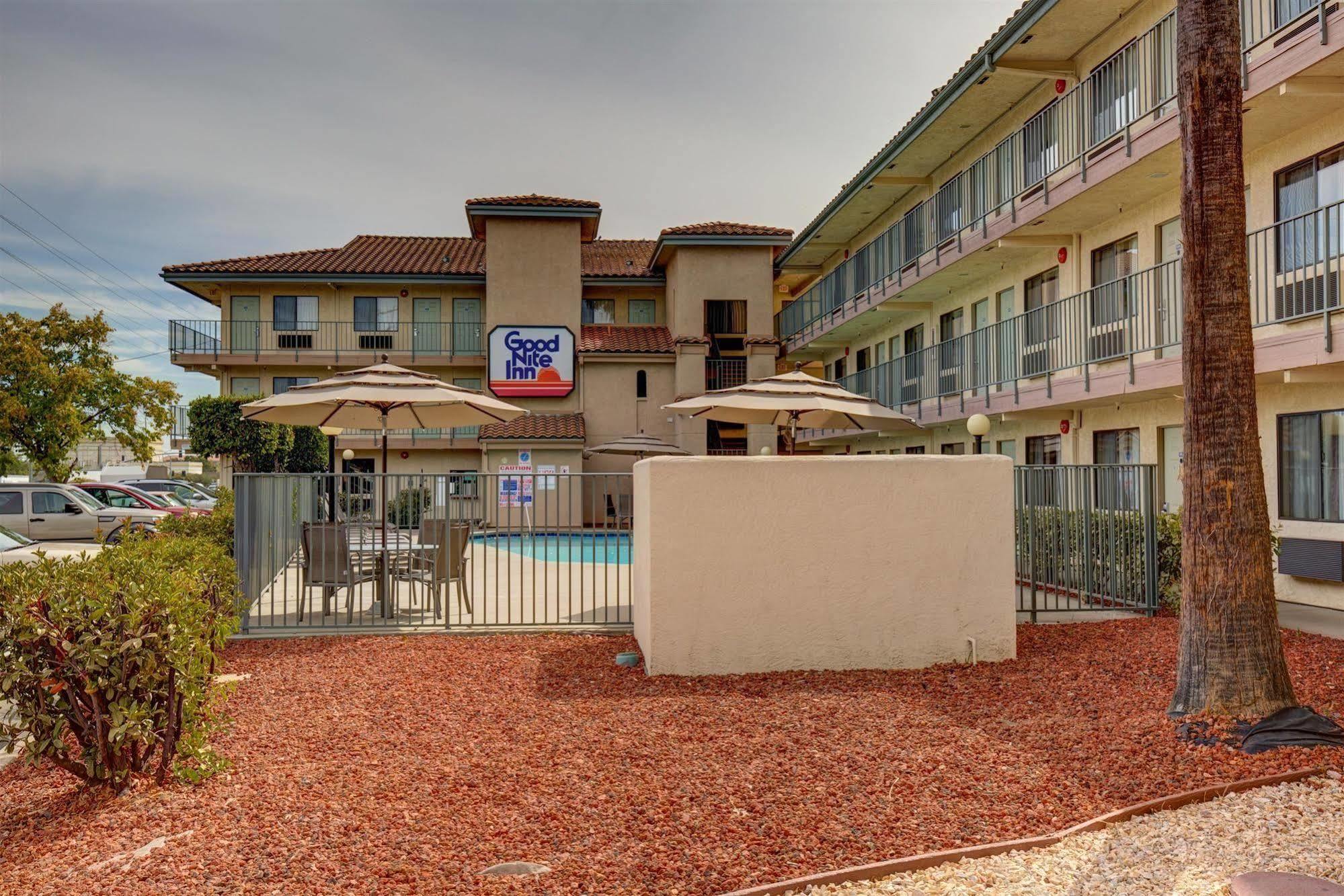Rodeway Inn Sacramento-University Area מראה חיצוני תמונה